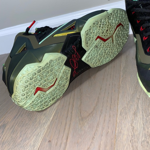 Lebron XI - Picture 9 of 16